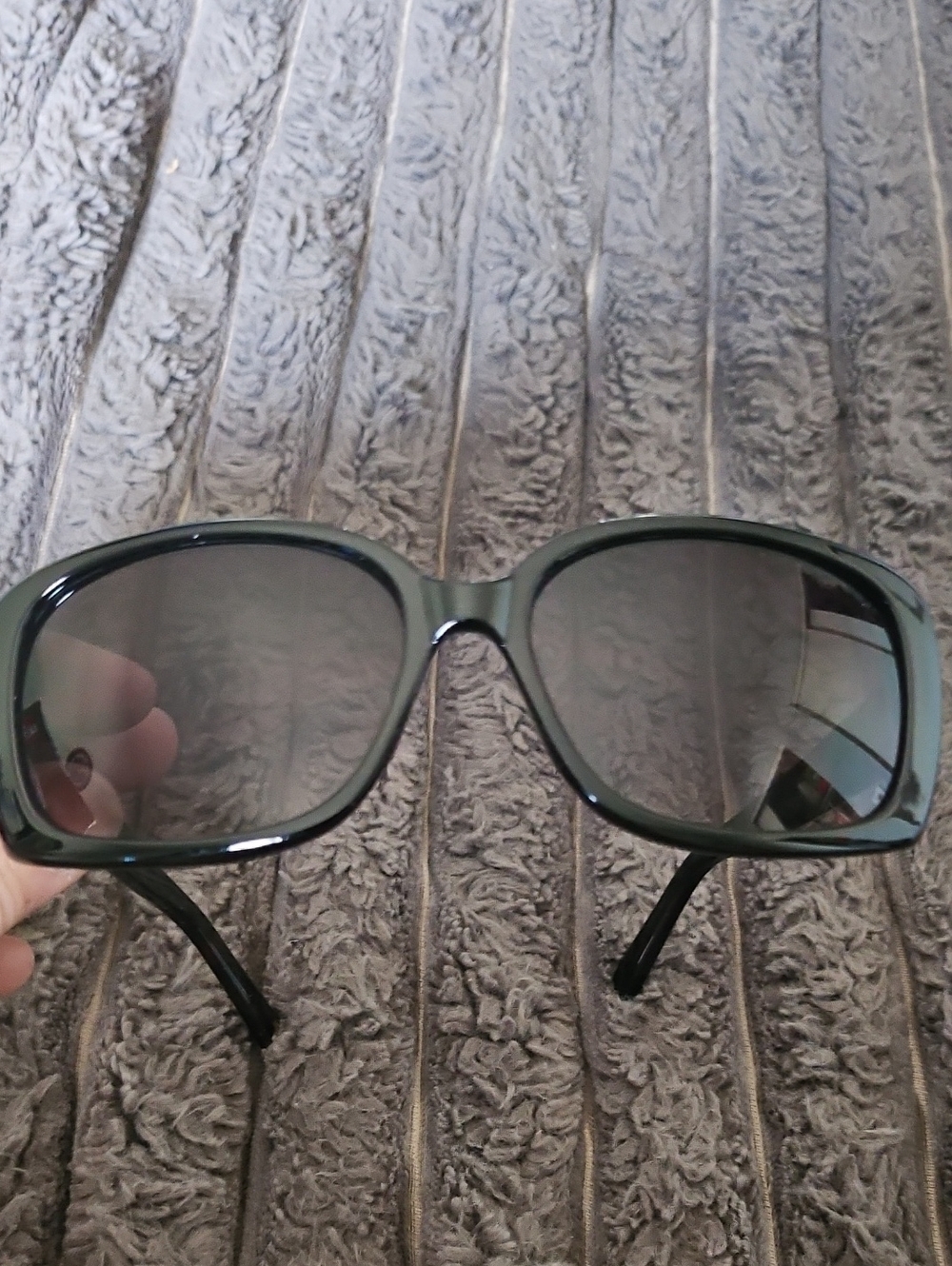 FOSSIL  VINTAGE. thick-frame rectangle Designer sunglasses. - Picture 3 of 8